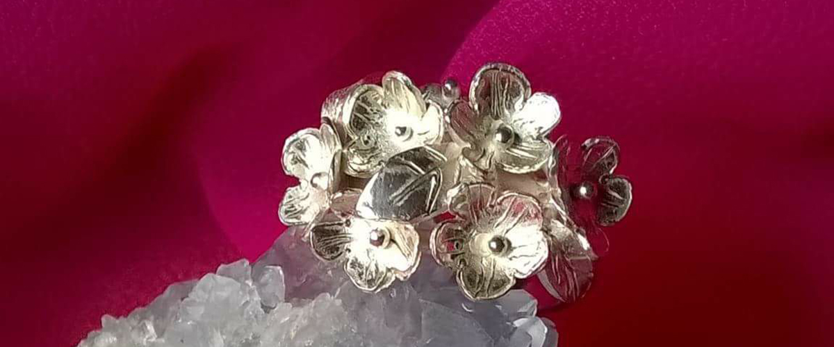 Anello con fiori
