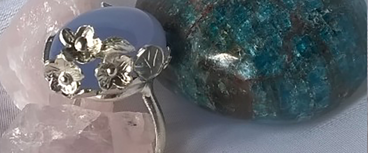 Anello con pietra